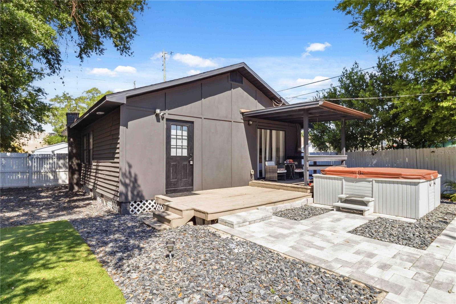 Image 22 of 31 For 2925 24th Street N