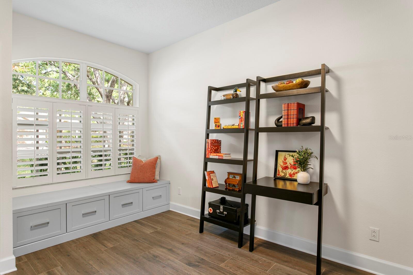 Image 10 of 66 For 8519 Portage Avenue