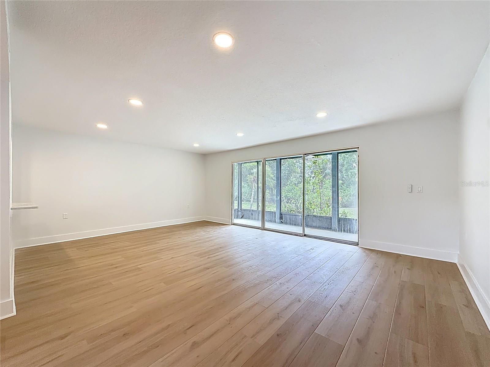 Image 14 of 40 For 200 Country Club Drive 1301