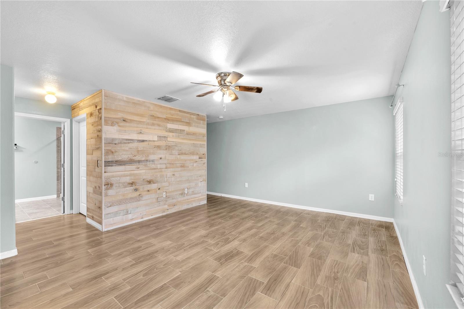 Image 19 of 29 For 10537 Lake Montauk Drive