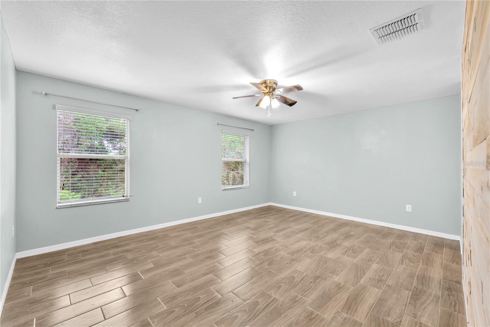 Image 20 of 29 For 10537 Lake Montauk Drive