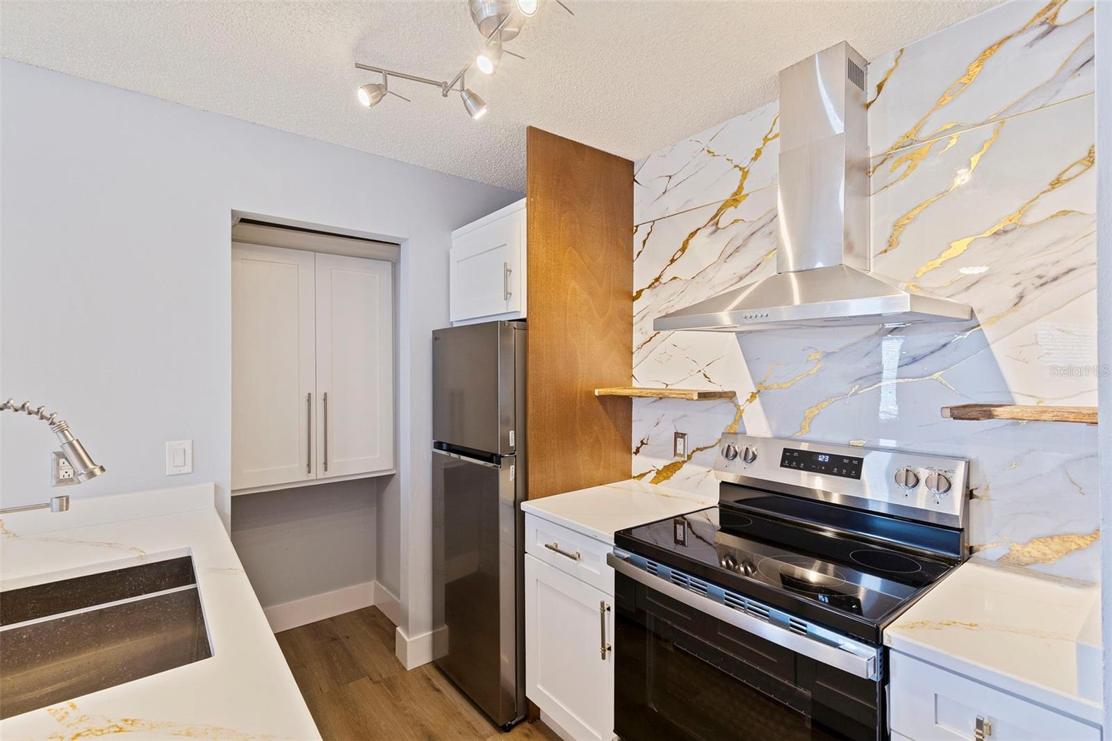 Image 10 of 40 For 11901 4th Street N 5311