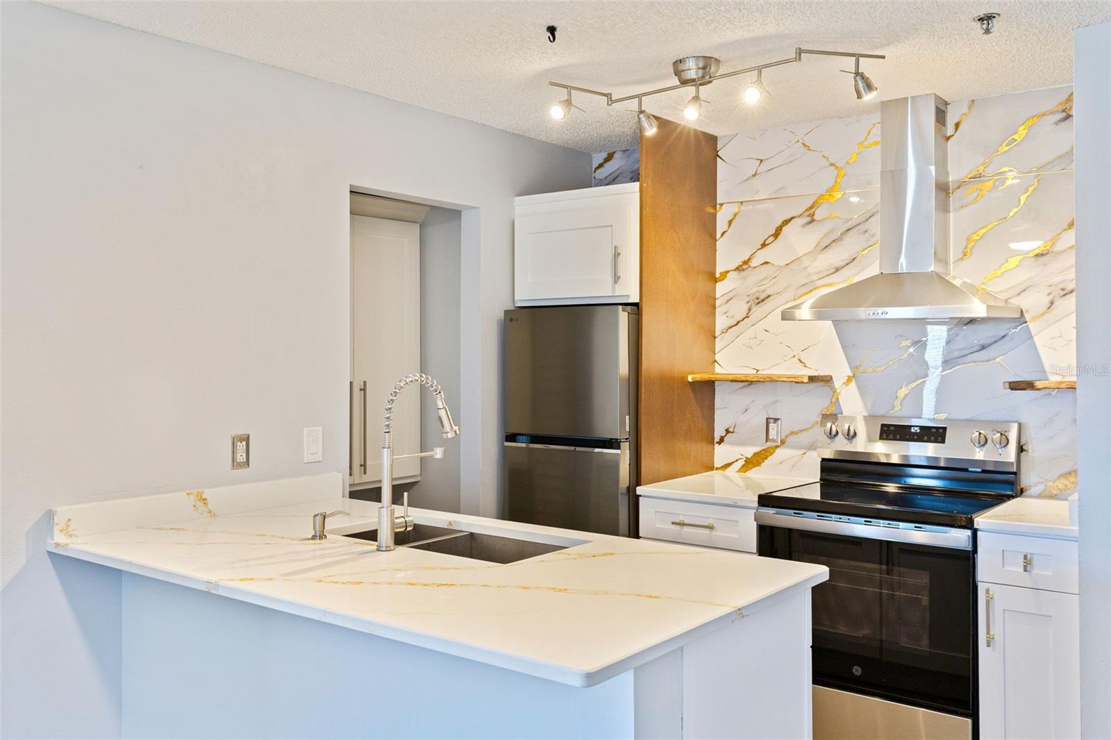 Image 8 of 40 For 11901 4th Street N 5311