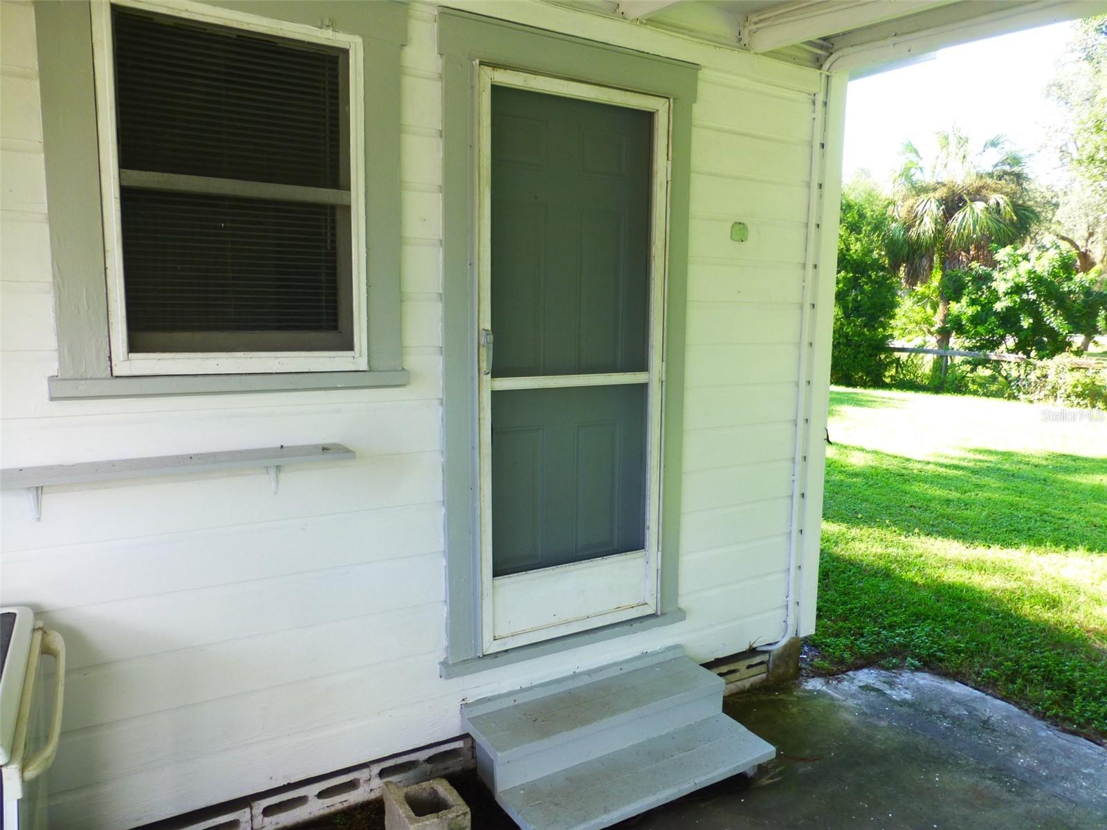 Image 4 of 13 For 2007 Cemetery Road