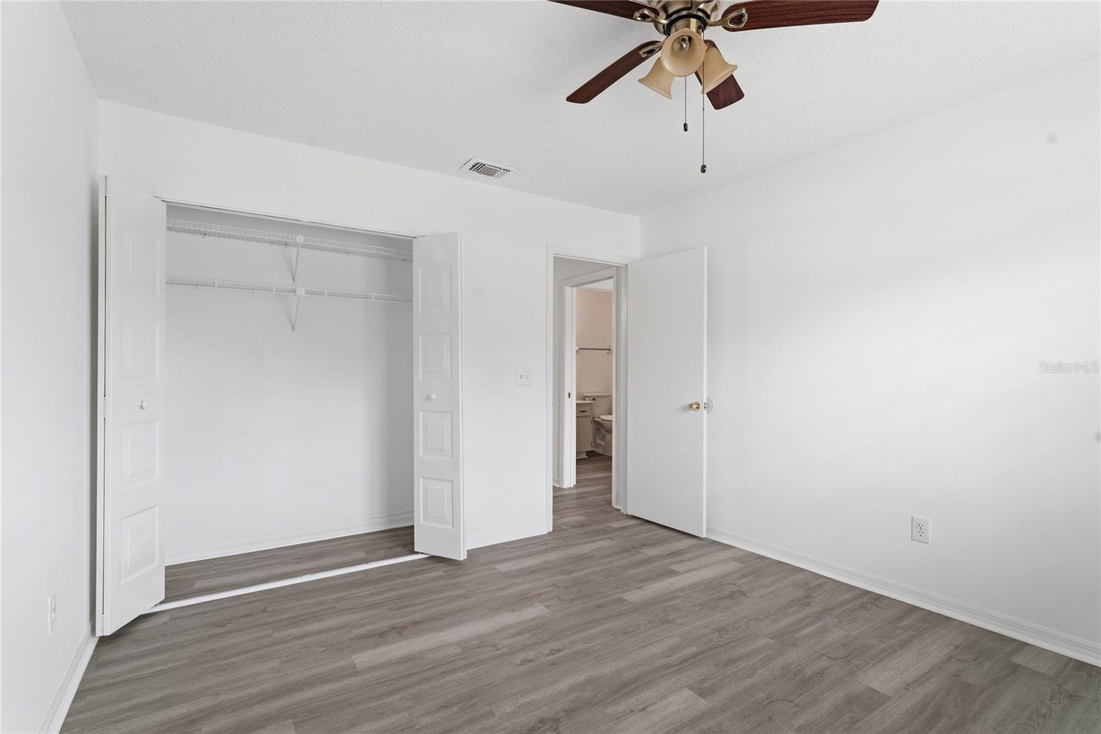 Image 17 of 46 For 417 Gladstone Place