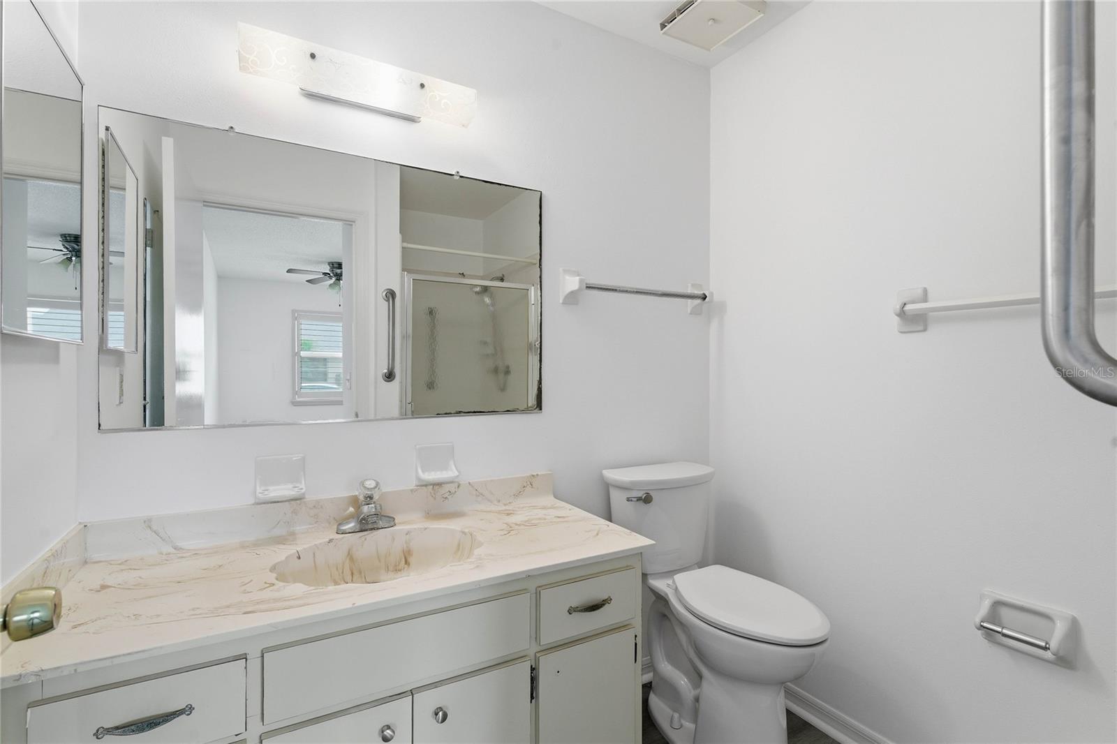 Image 18 of 46 For 417 Gladstone Place