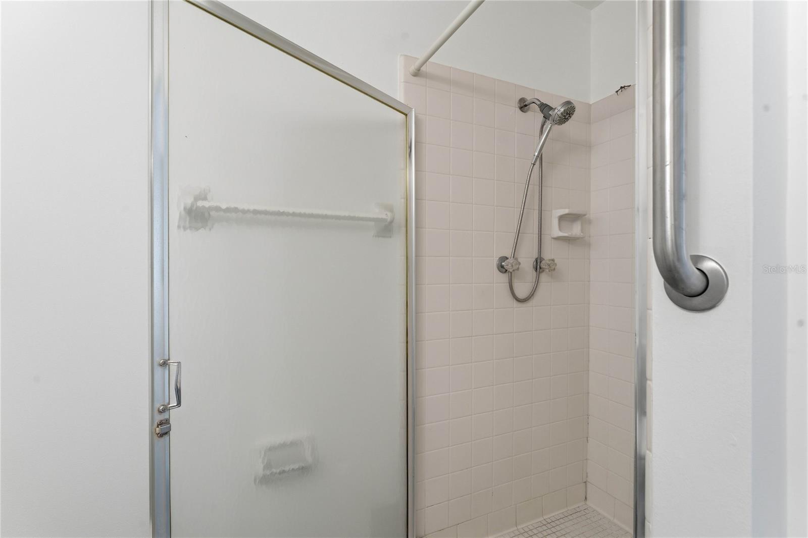 Image 19 of 46 For 417 Gladstone Place