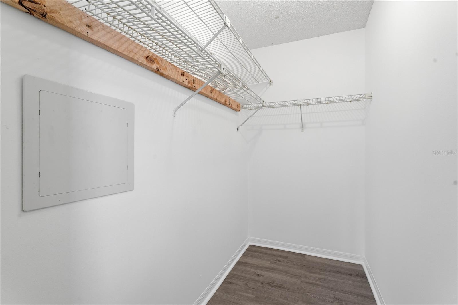 Image 22 of 46 For 417 Gladstone Place