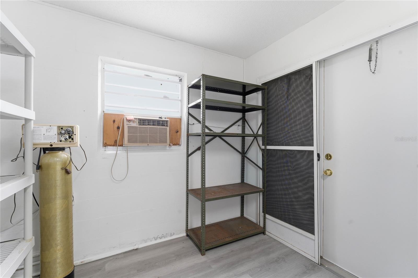 Image 24 of 46 For 417 Gladstone Place