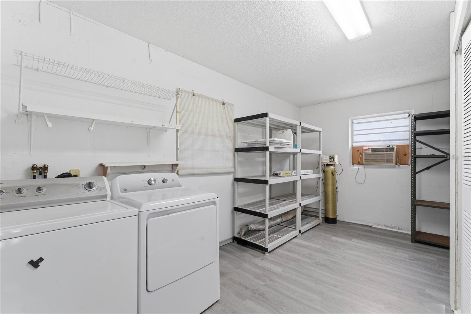 Image 25 of 46 For 417 Gladstone Place