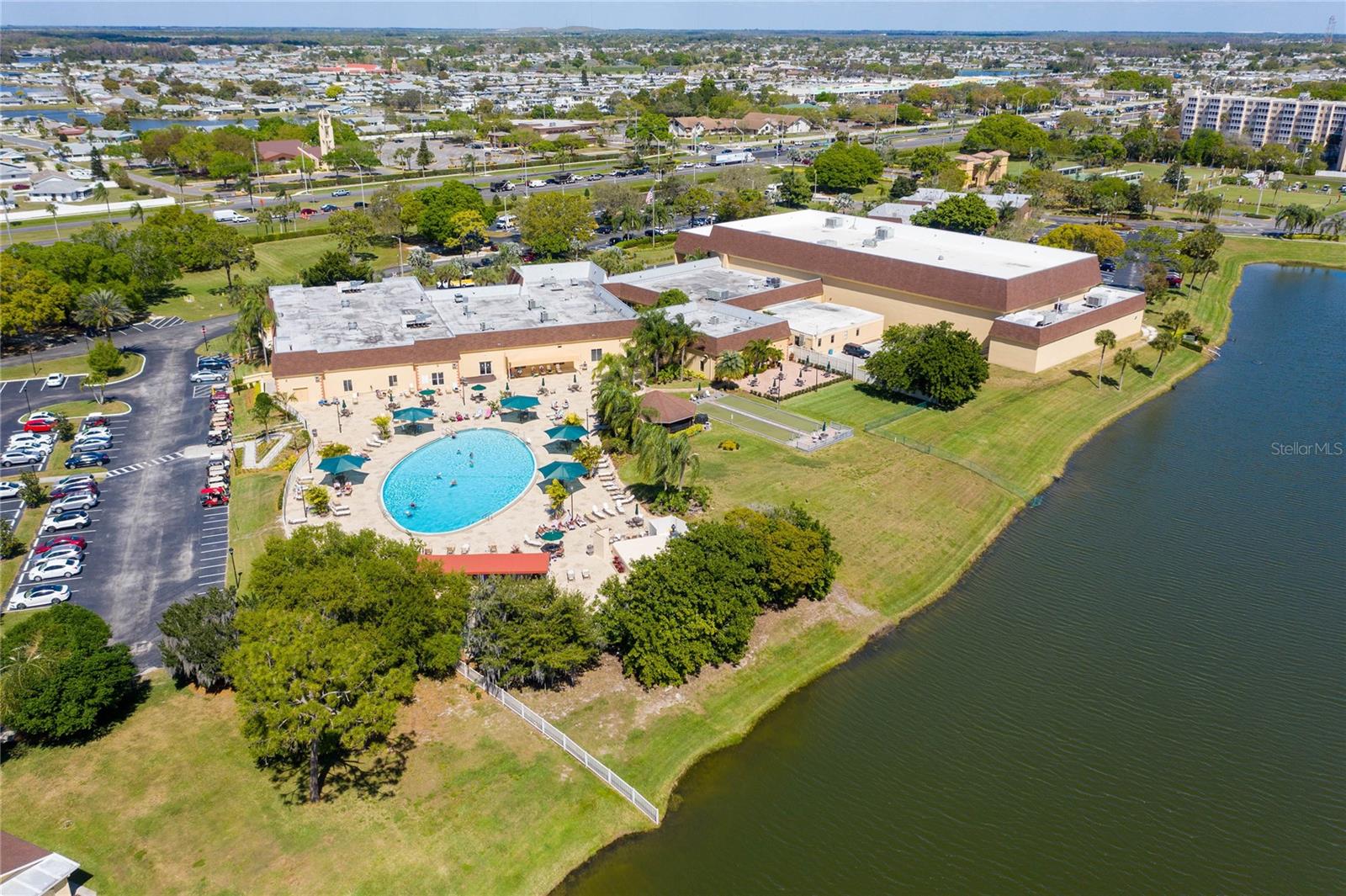 Image 43 of 46 For 417 Gladstone Place