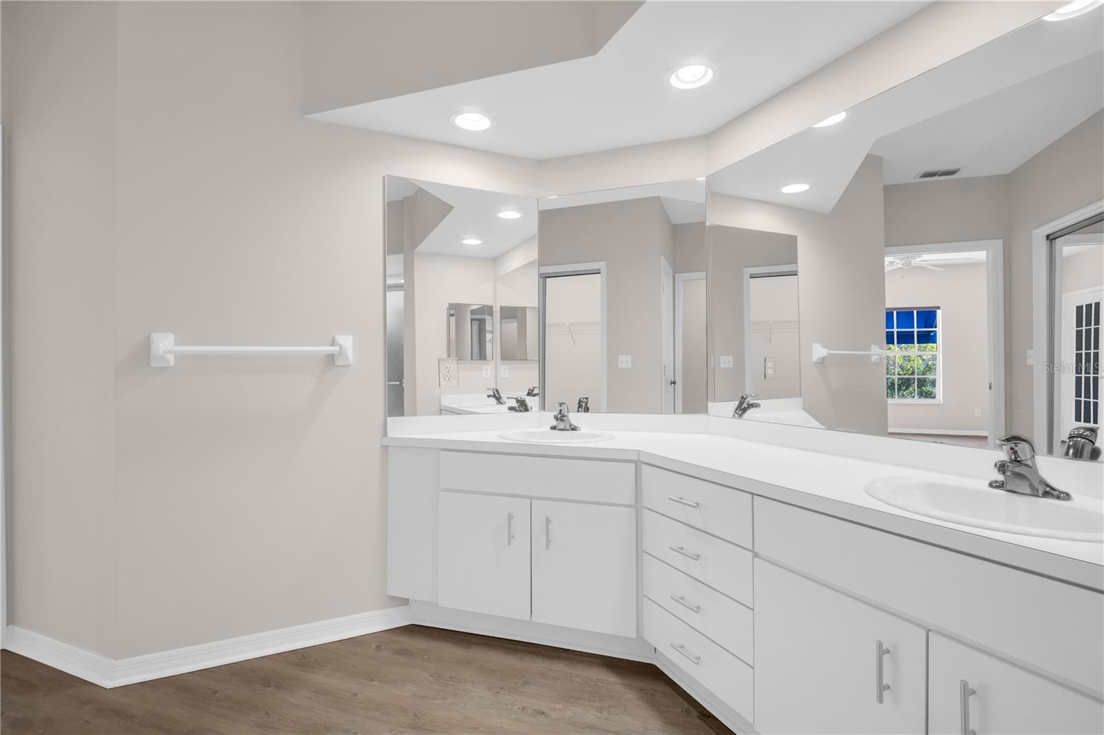 Image 27 of 49 For 11531 Shipwatch Drive 1037