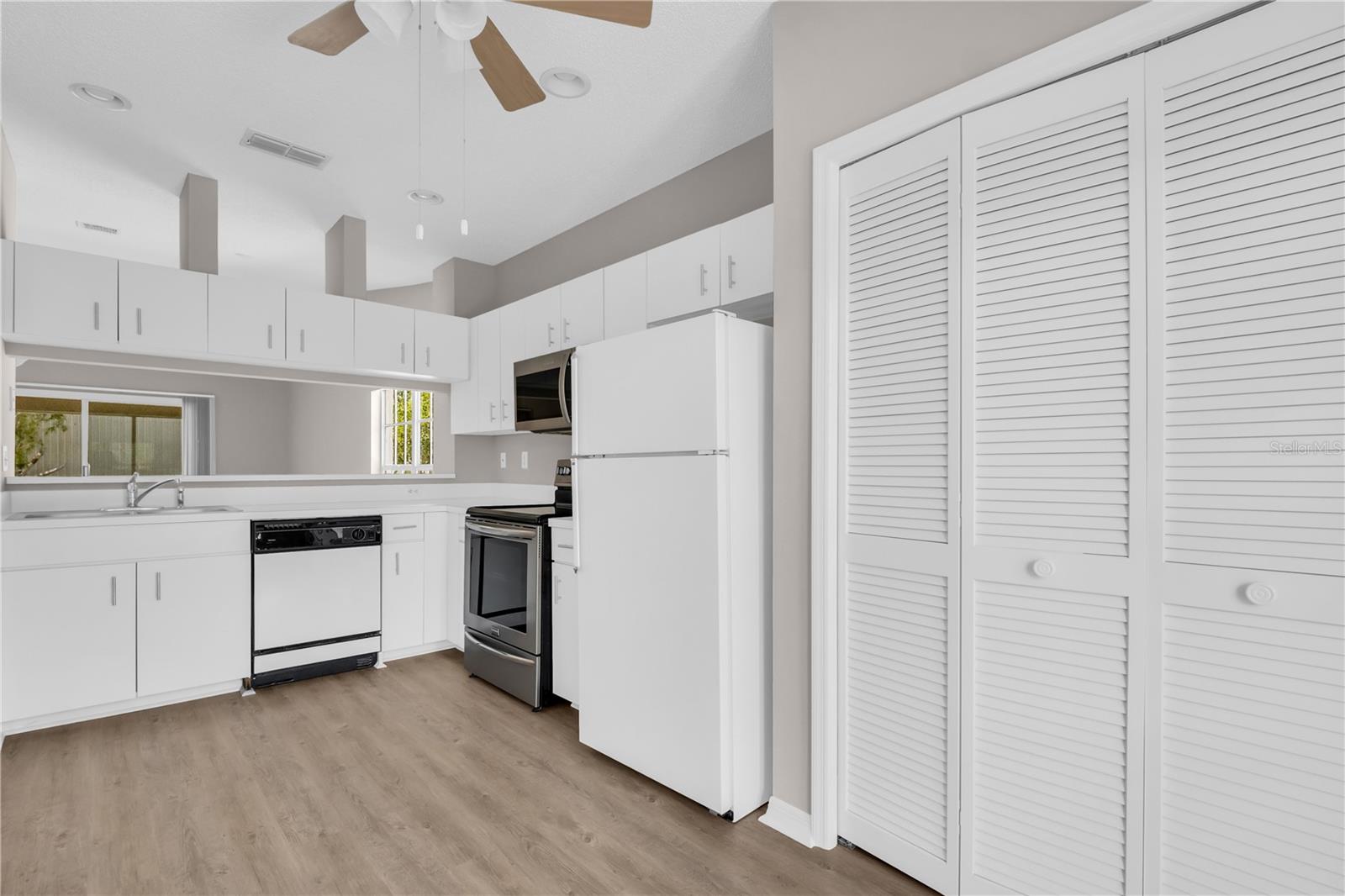 Image 8 of 49 For 11531 Shipwatch Drive 1037