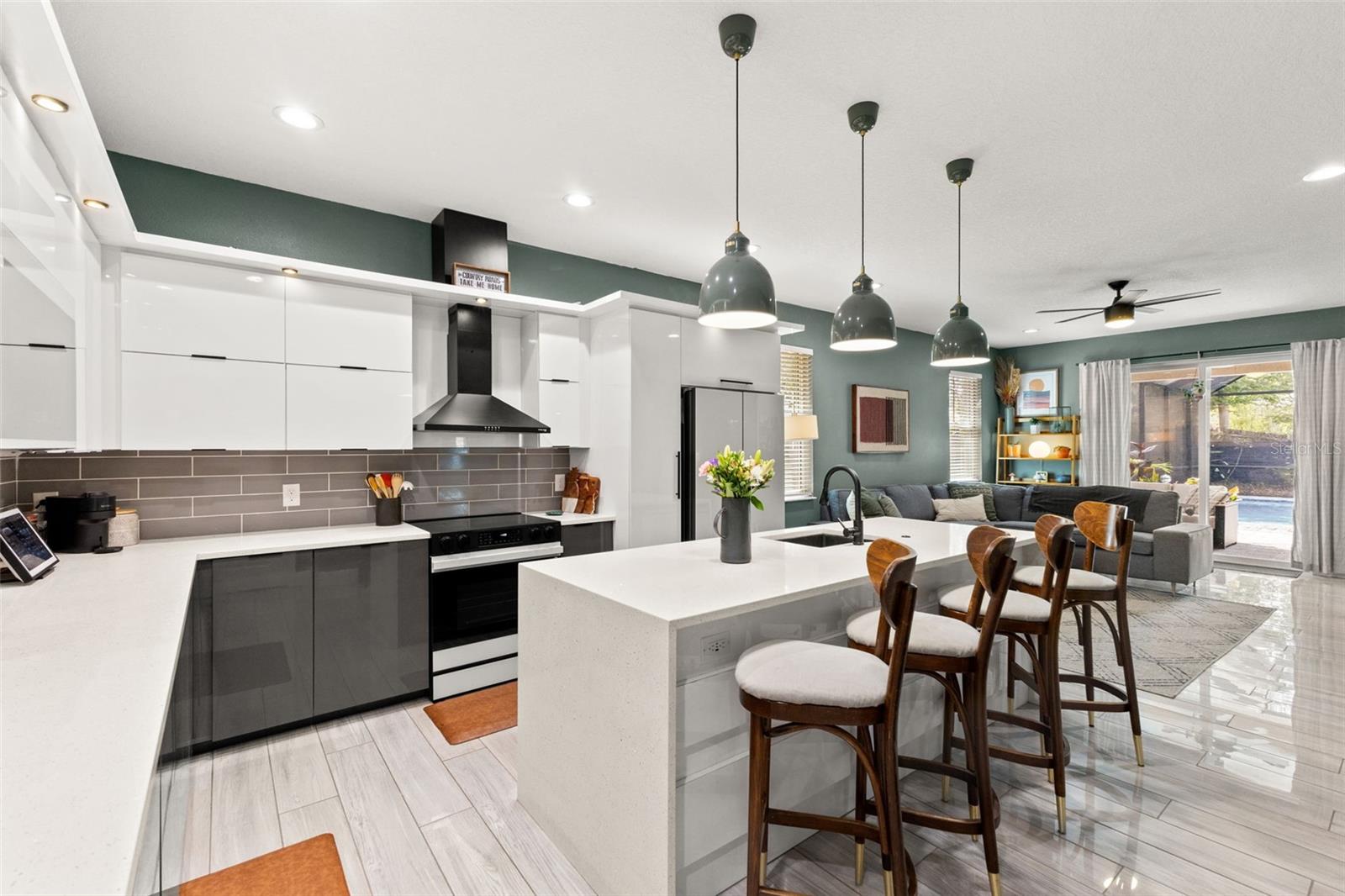 Listing photo id 11 for 1507 Hillside Drive