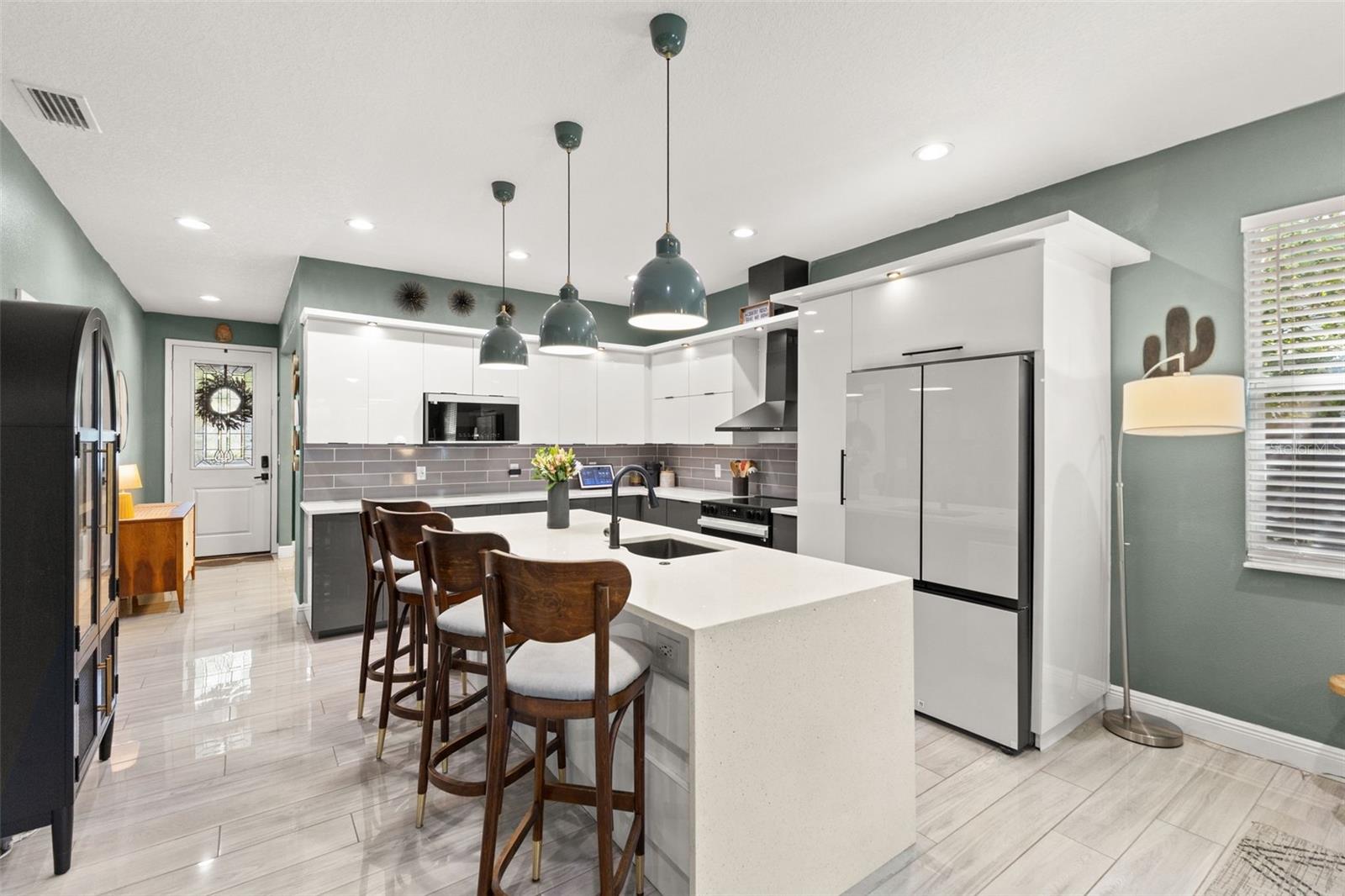 Listing photo id 13 for 1507 Hillside Drive