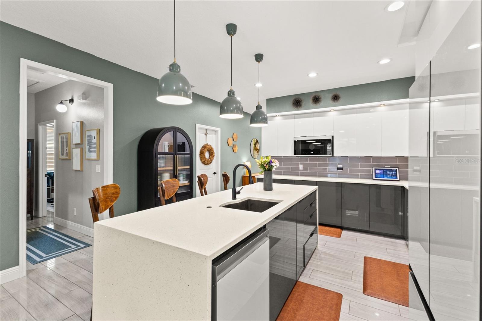 Listing photo id 14 for 1507 Hillside Drive