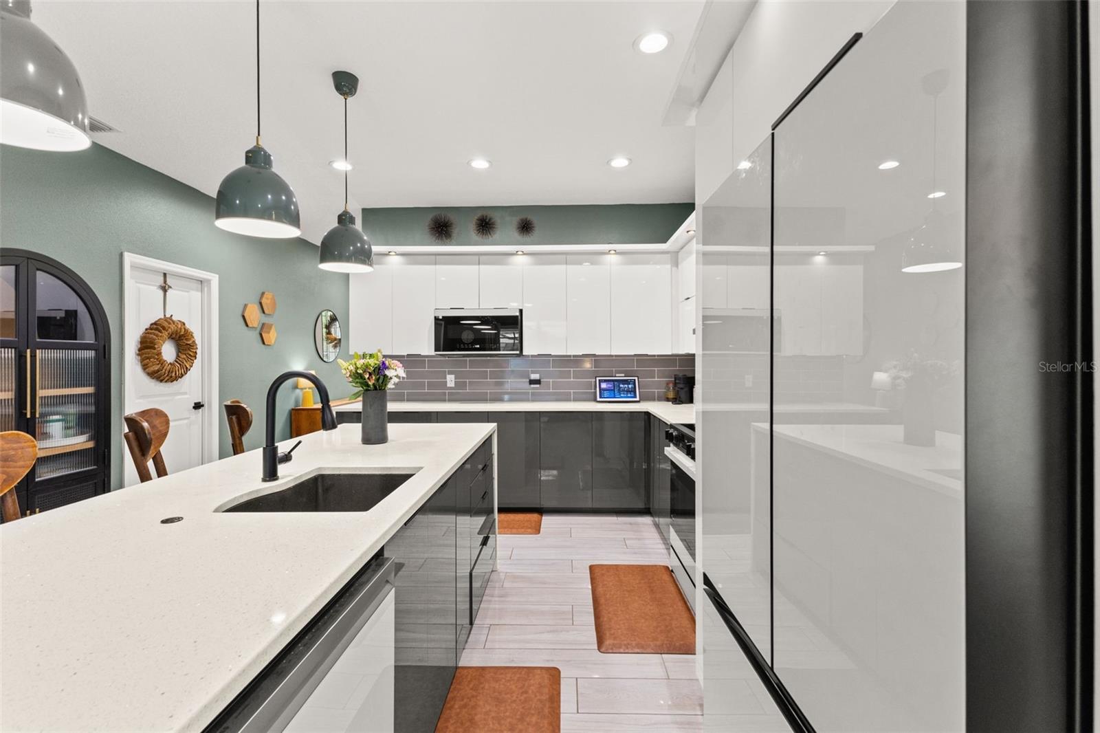 Listing photo id 15 for 1507 Hillside Drive