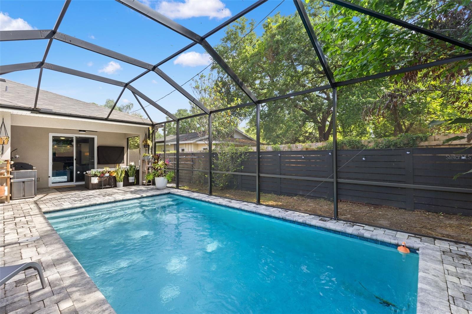 Listing photo id 0 for 1507 Hillside Drive