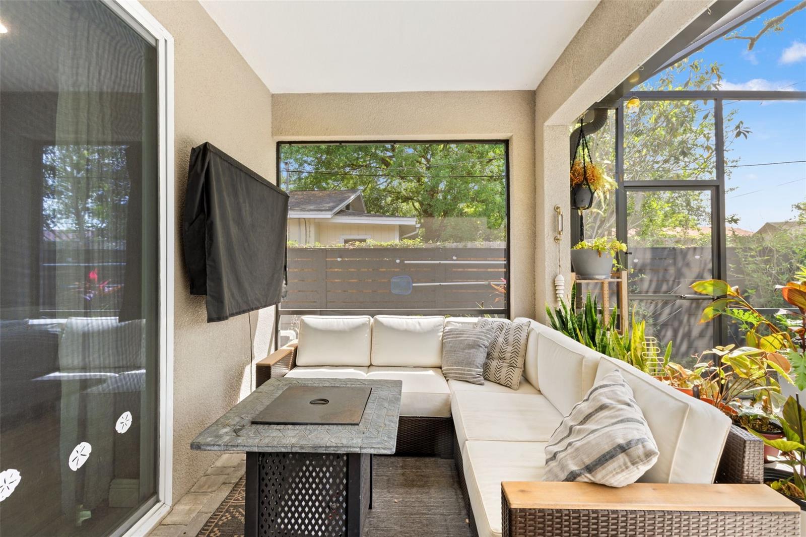 Listing photo id 24 for 1507 Hillside Drive