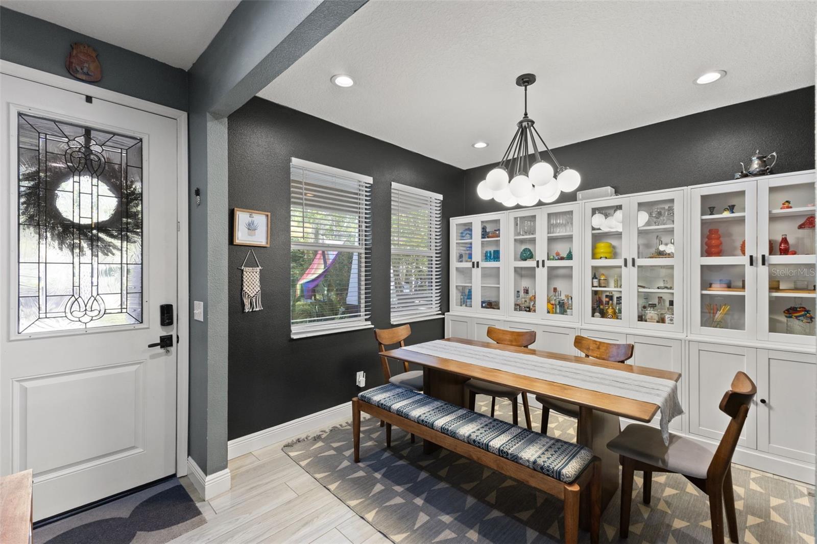 Listing photo id 1 for 1507 Hillside Drive