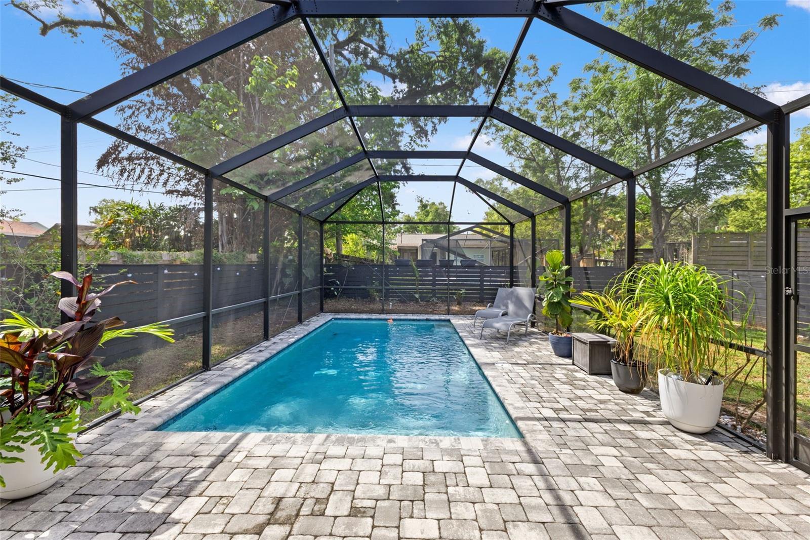 Listing photo id 28 for 1507 Hillside Drive