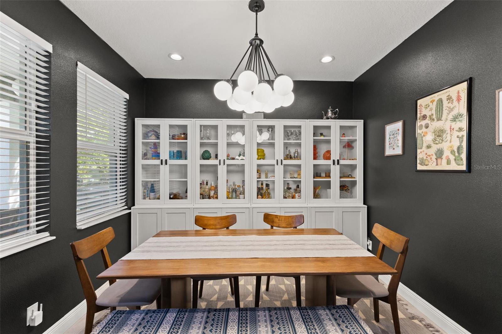 Listing photo id 2 for 1507 Hillside Drive