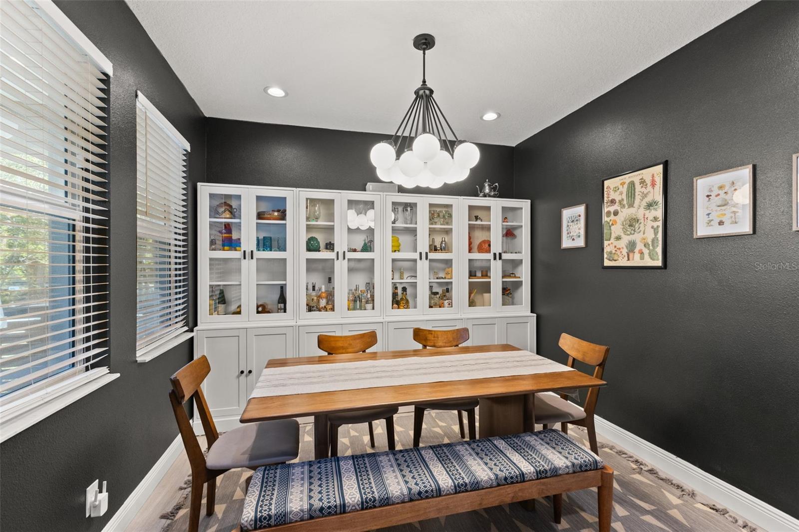 Listing photo id 4 for 1507 Hillside Drive