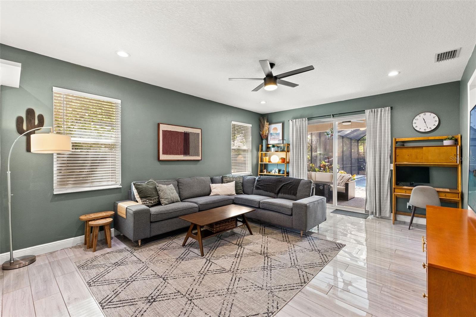 Listing photo id 6 for 1507 Hillside Drive