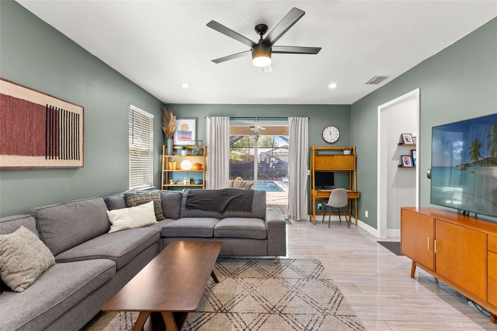 Listing photo id 7 for 1507 Hillside Drive