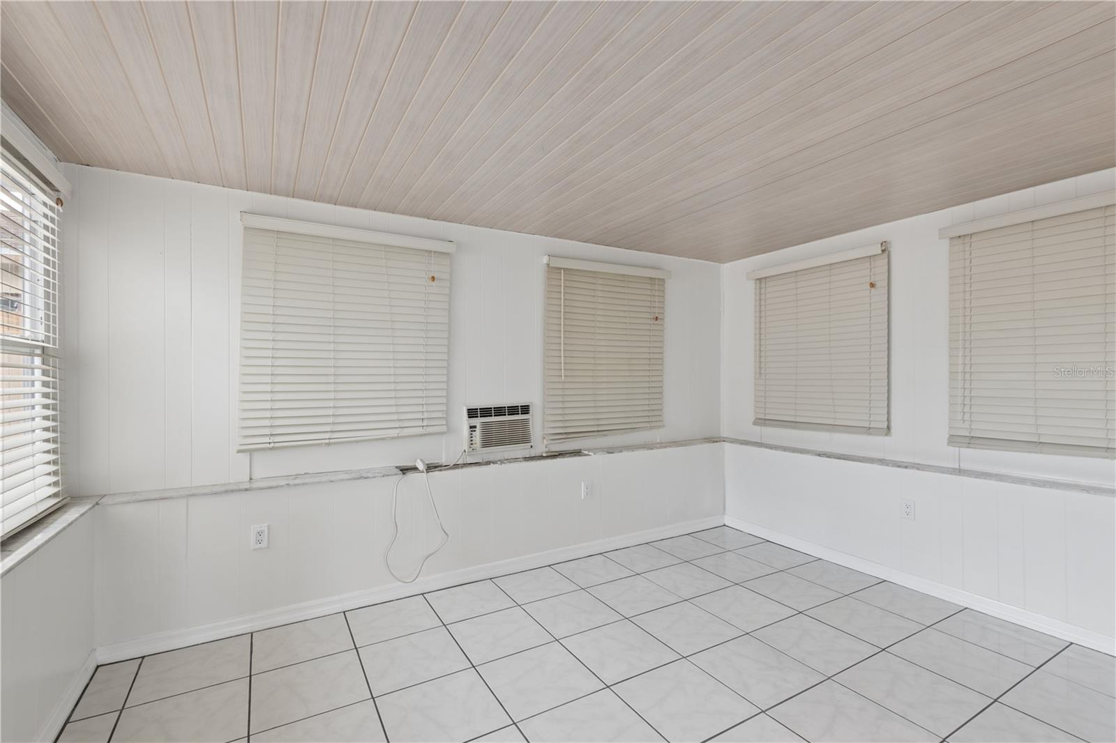 Image 11 of 15 For 10610 98th Terrace