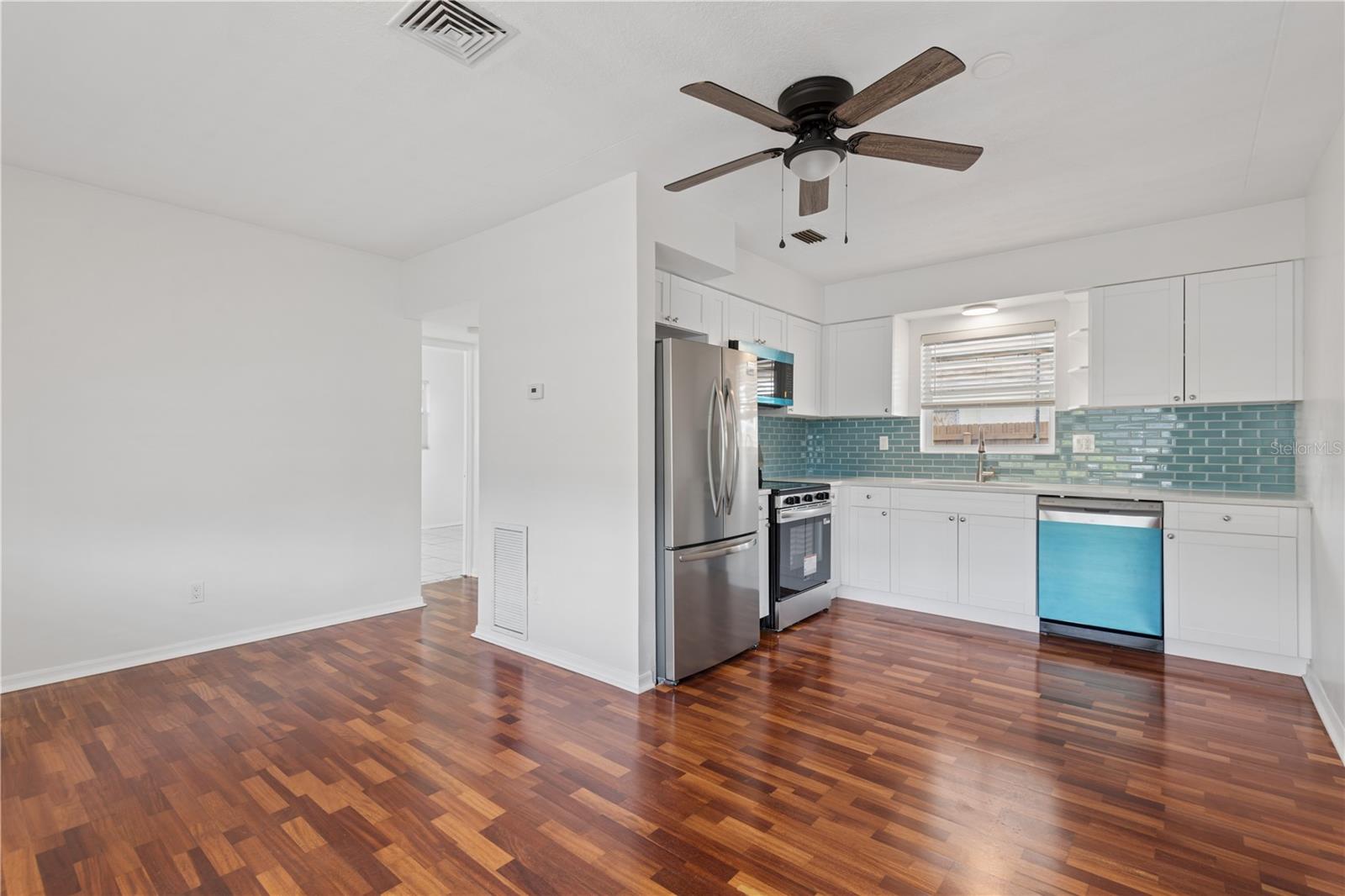 Image 3 of 15 For 10610 98th Terrace