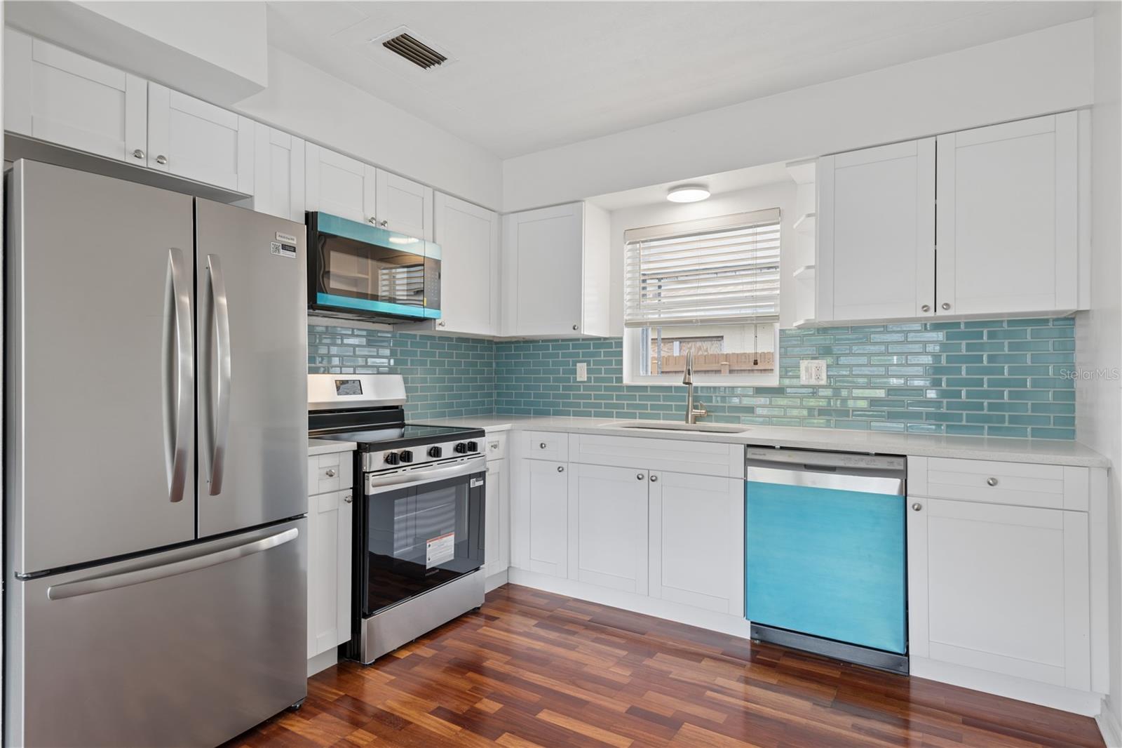 Image 6 of 15 For 10610 98th Terrace