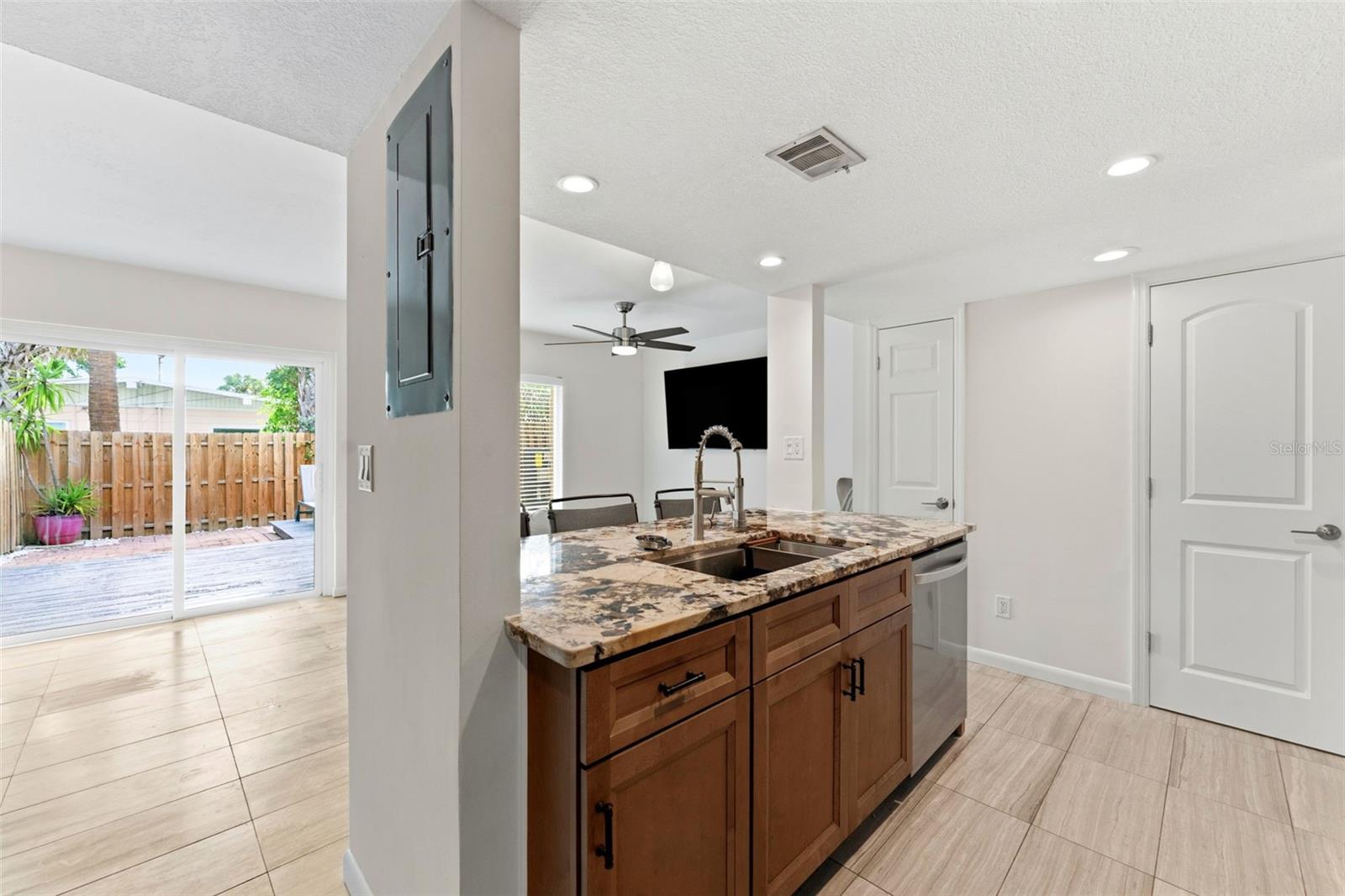 Image 14 of 46 For 105 Davis Boulevard B