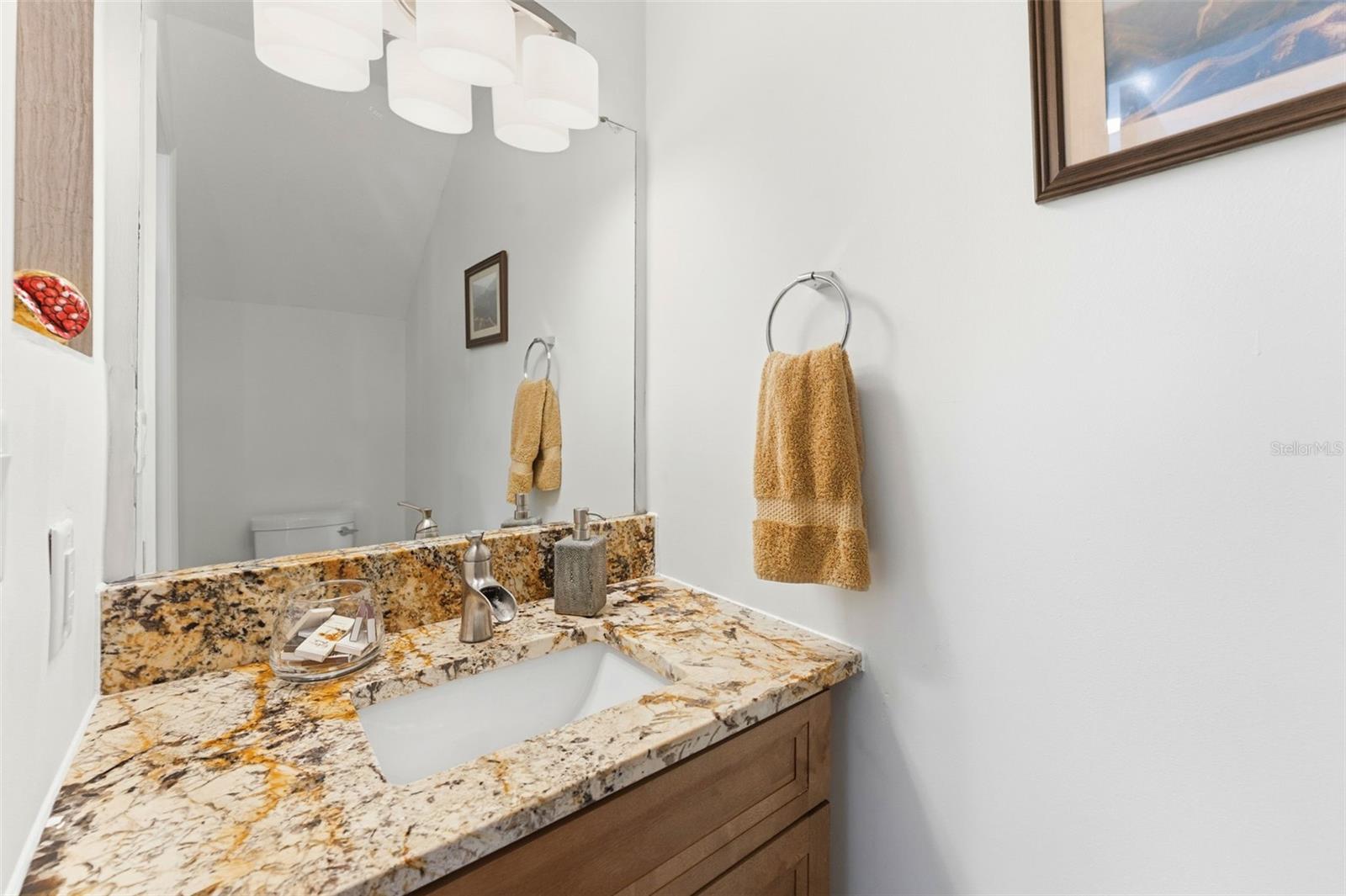 Image 21 of 46 For 105 Davis Boulevard B