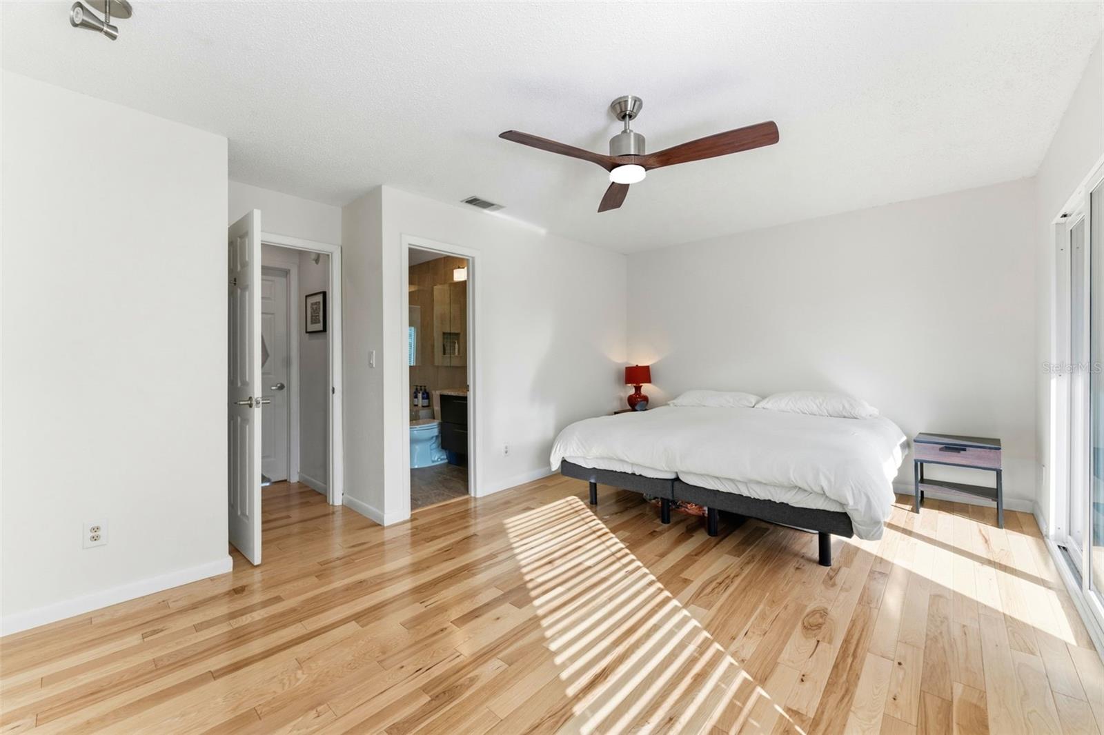 Image 26 of 46 For 105 Davis Boulevard B