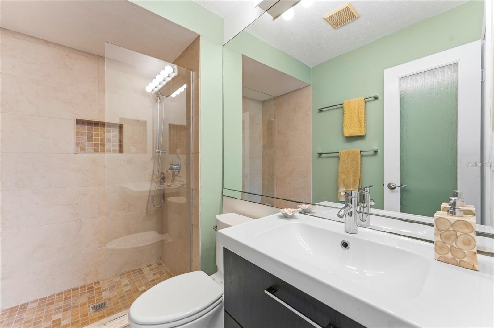 Image 35 of 46 For 105 Davis Boulevard B