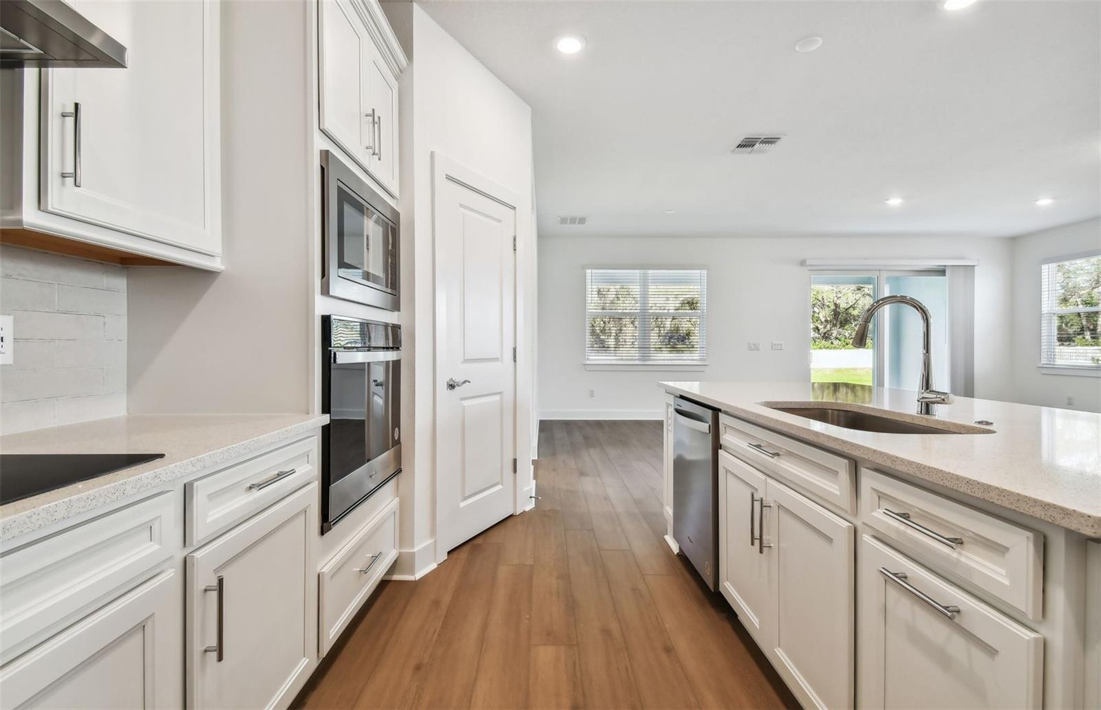 Image 4 of 30 For 11260 Meadow River Way