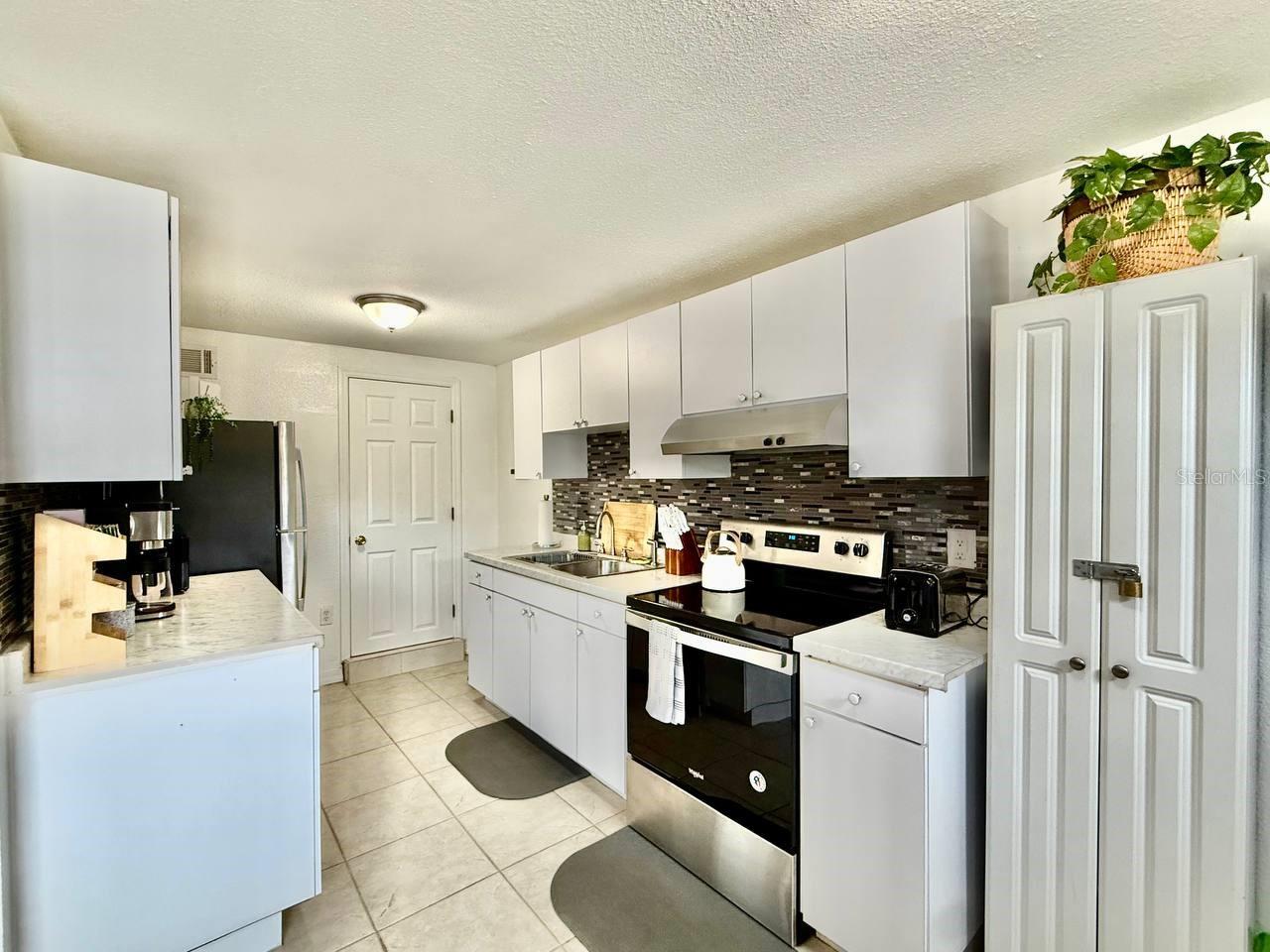 Image 5 of 16 For 2575 Himes Avenue A