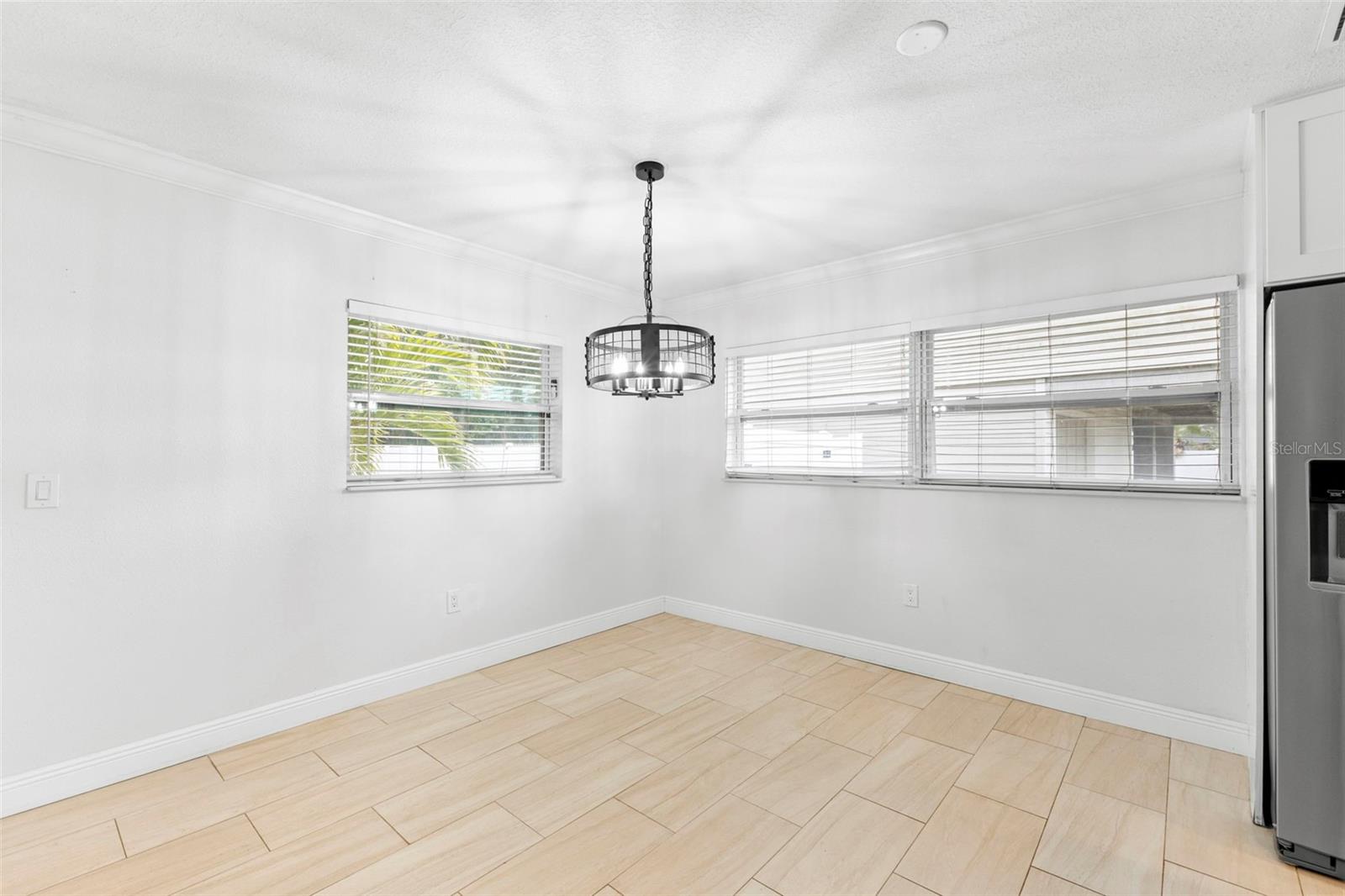 Image 11 of 39 For 125 Carlyle Drive