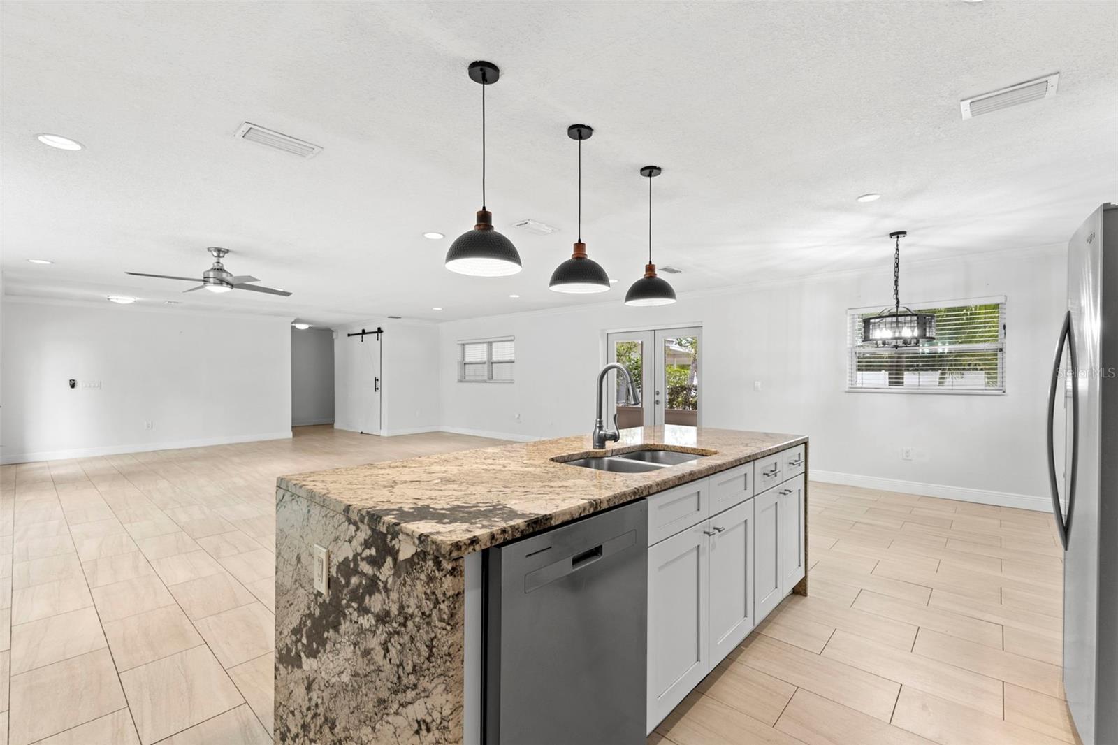 Image 15 of 39 For 125 Carlyle Drive