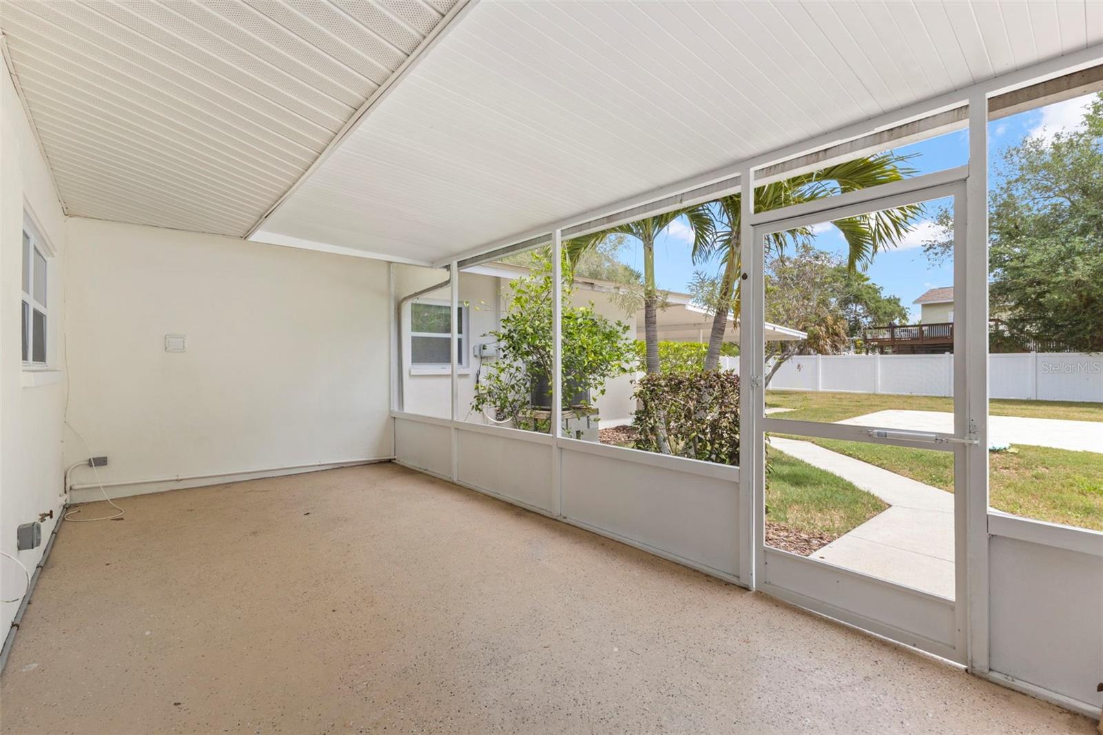 Image 16 of 39 For 125 Carlyle Drive