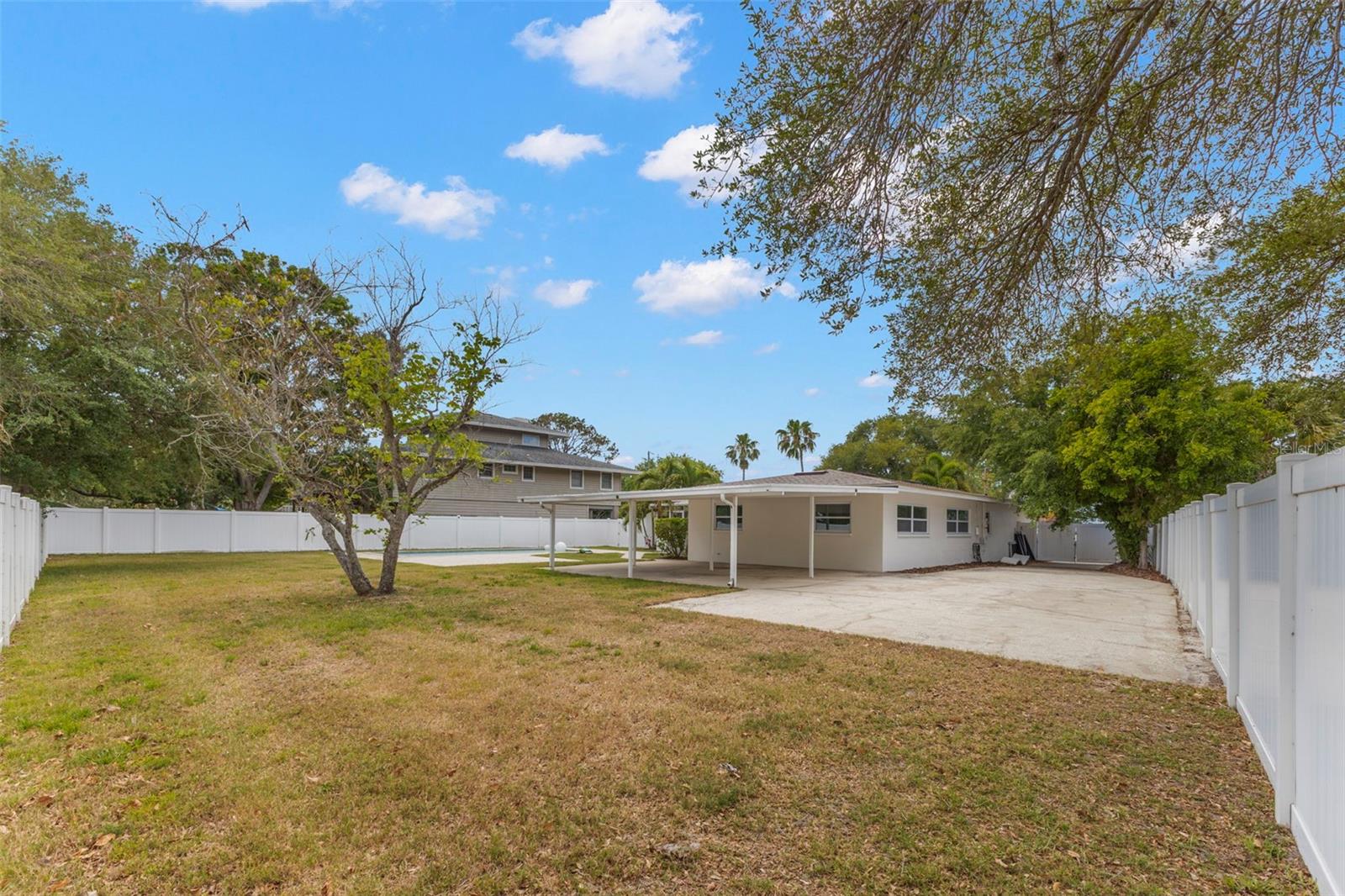 Image 21 of 39 For 125 Carlyle Drive