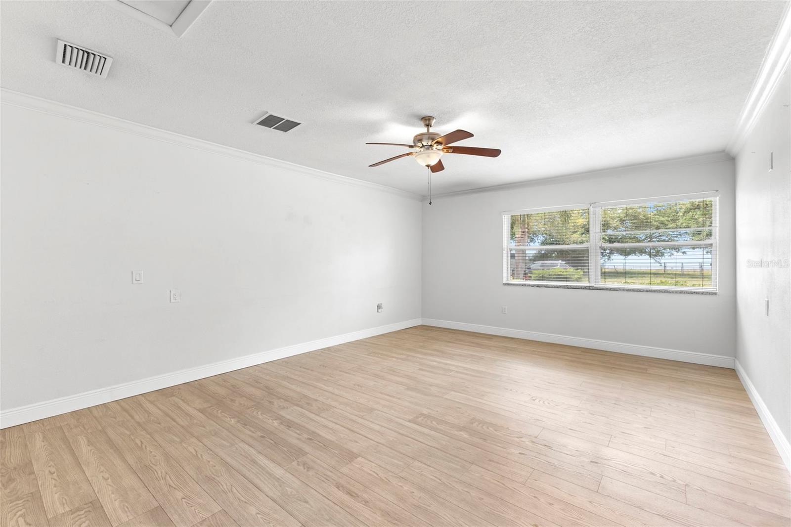 Image 24 of 39 For 125 Carlyle Drive