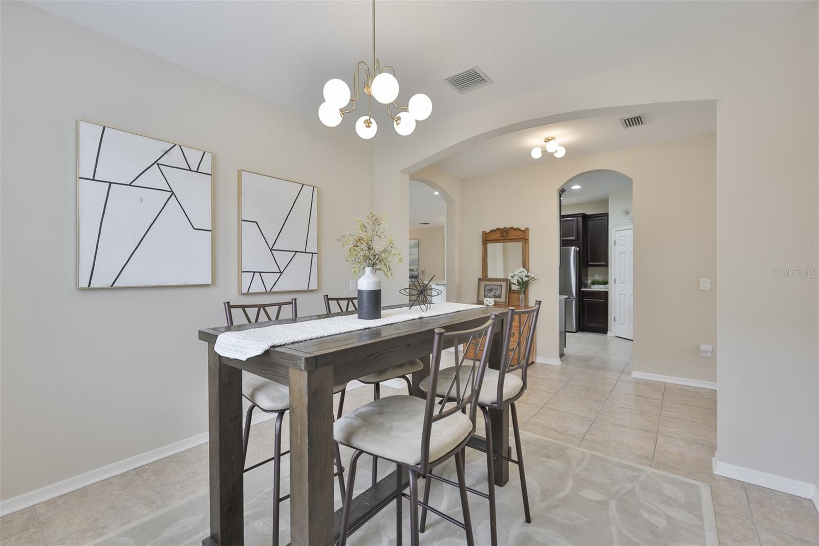 Listing photo id 8 for 7116 Harvest Glen Lane