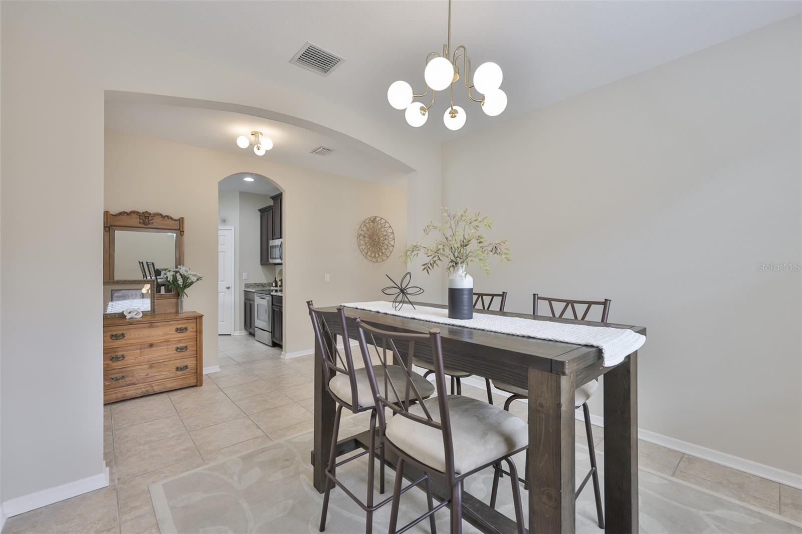 Listing photo id 9 for 7116 Harvest Glen Lane