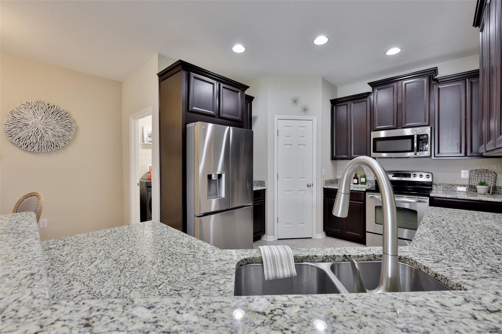 Listing photo id 10 for 7116 Harvest Glen Lane