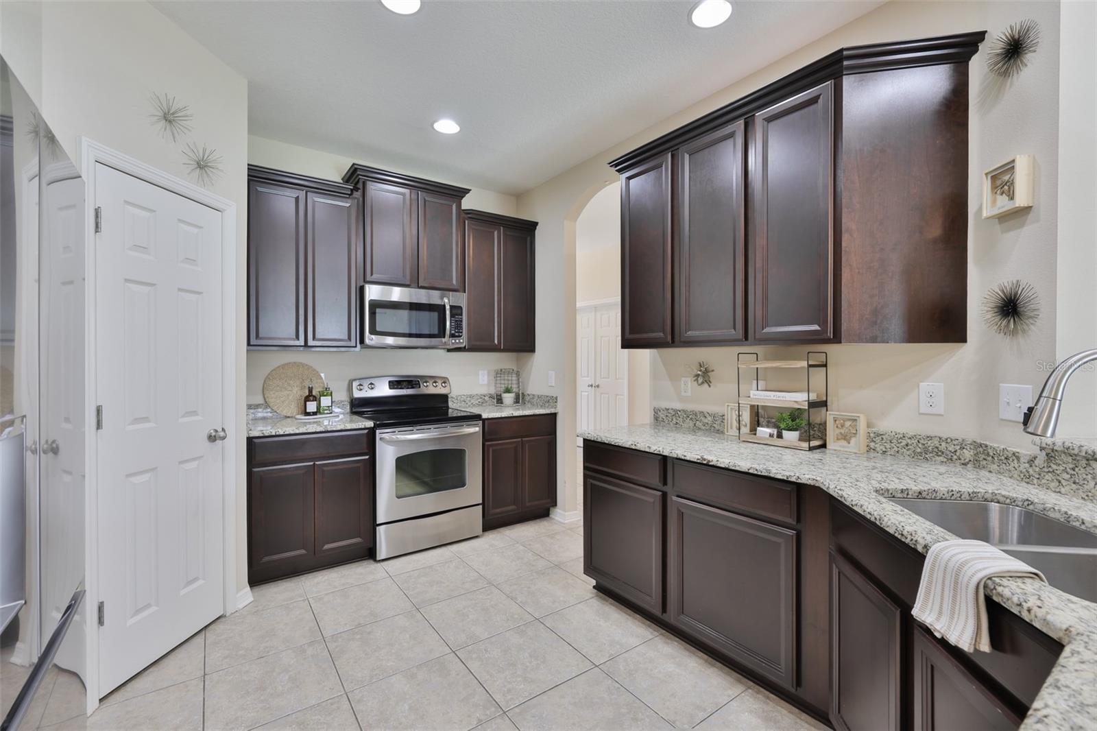 Listing photo id 12 for 7116 Harvest Glen Lane