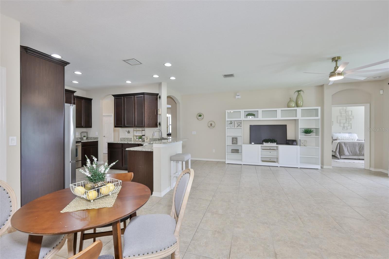 Listing photo id 14 for 7116 Harvest Glen Lane