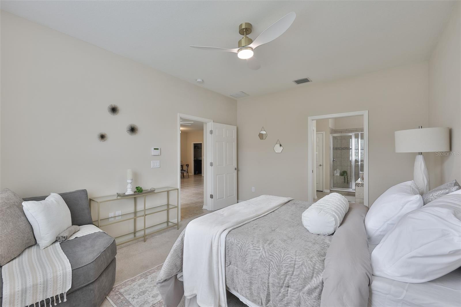 Listing photo id 15 for 7116 Harvest Glen Lane