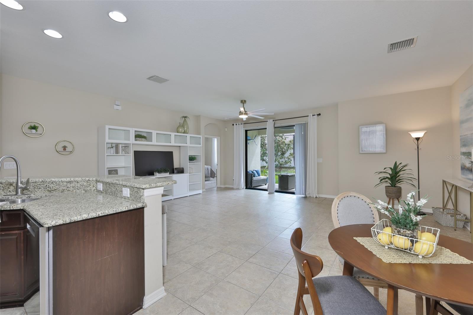 Listing photo id 22 for 7116 Harvest Glen Lane